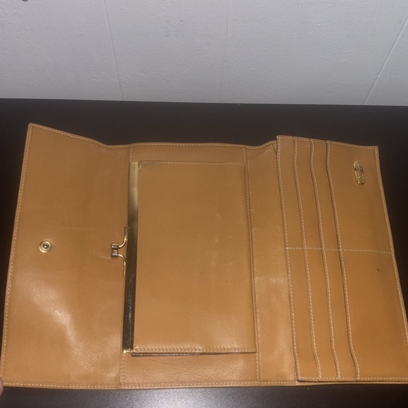 AUTHENTIC FENDI WALLET - Picture 8 of 15